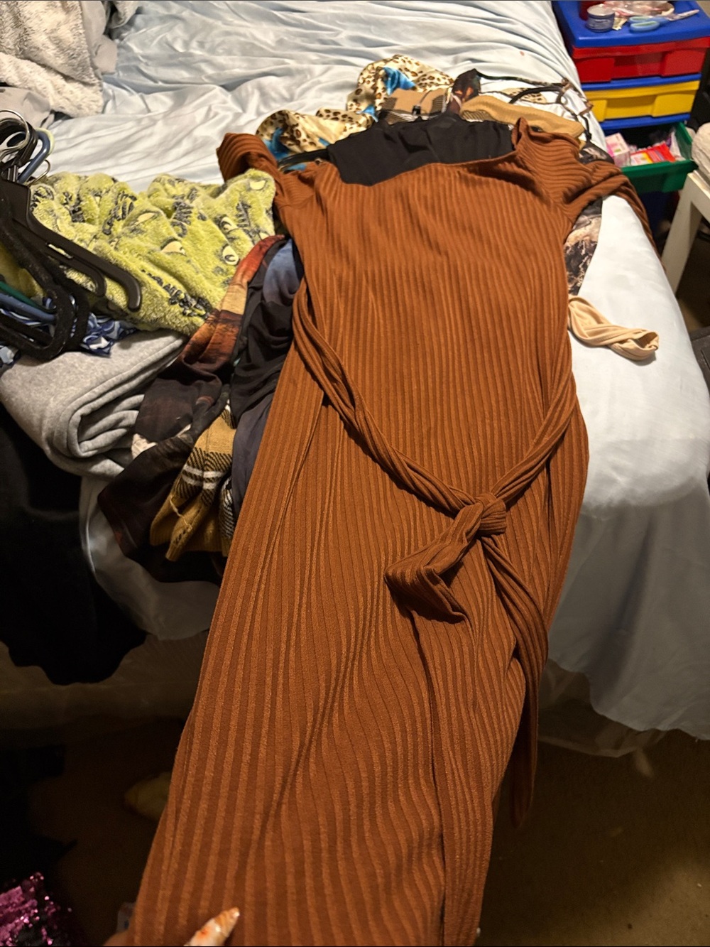 off the shoulder dress (brown)